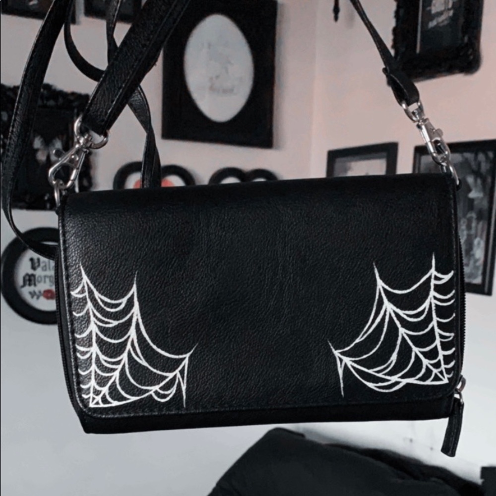 Spiderweb crossbody purse 🖤🕸